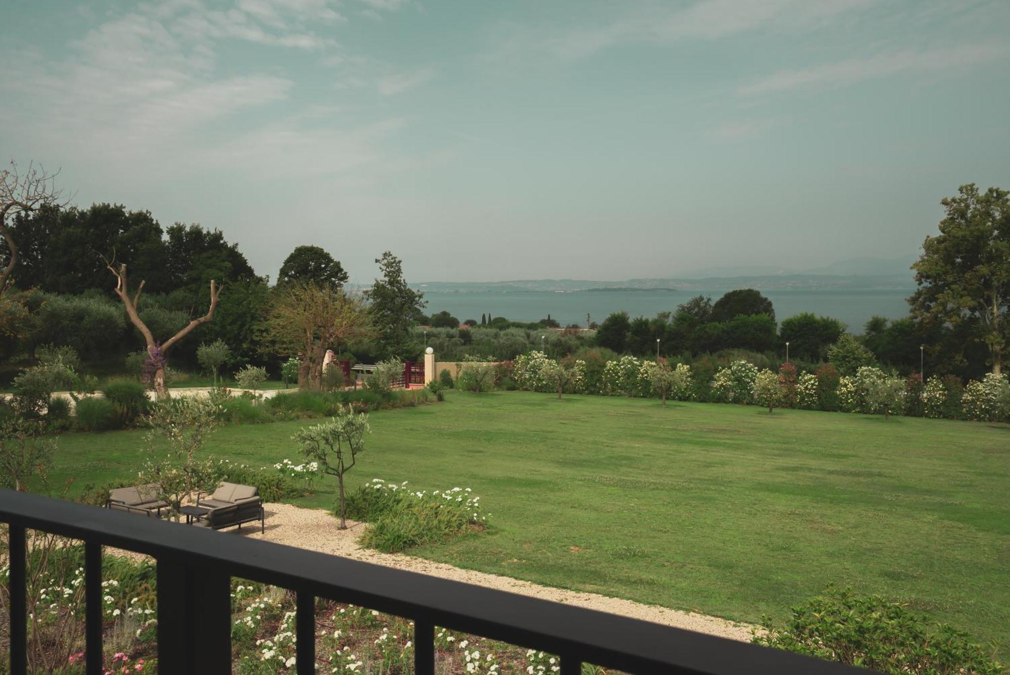 Natiia Relais - Adults Only Hotel Lazise Ruang foto